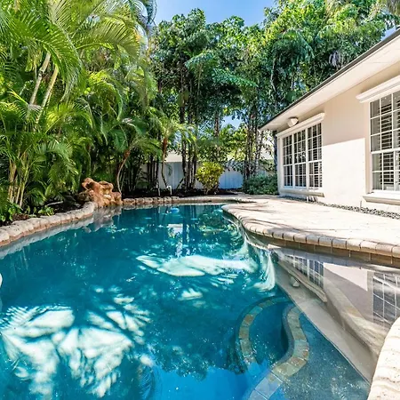 The Garden View 2-Bedroom Home Heated Pool
